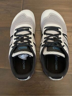Women’s Xero Lightweight Athletic Sneakers size 10 White and Black